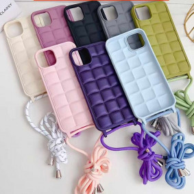 Futrola silikonska Yovoe Puffy sa kaisem za Iphone 16 bordo